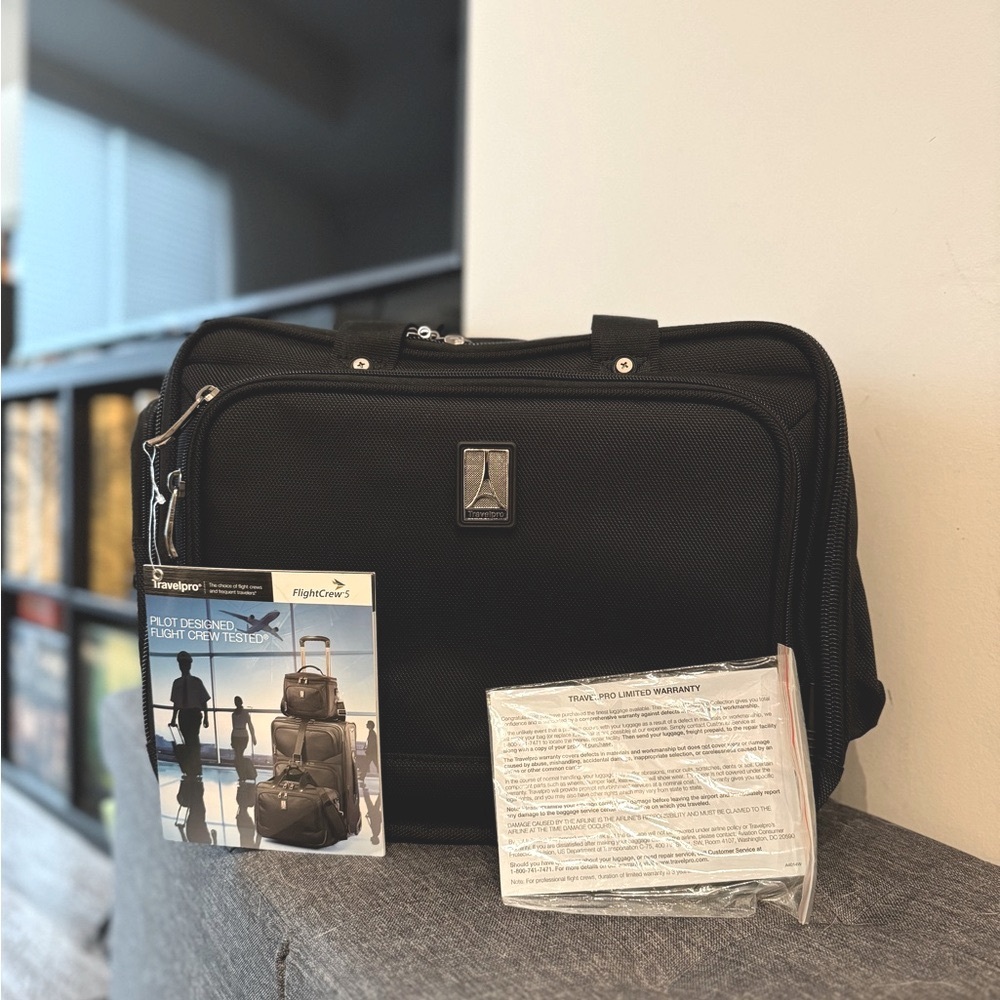 ✨NWT✨Travelpro FlightCrew5 Flight Tote